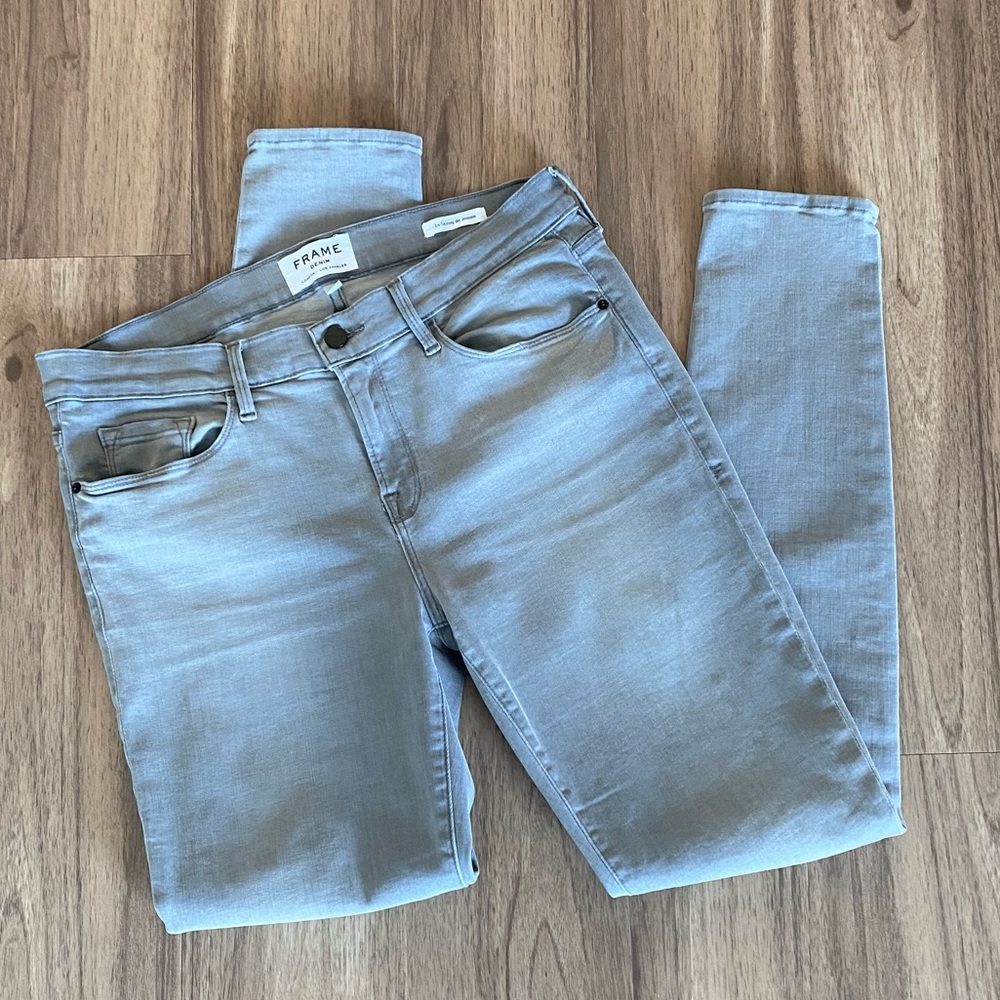 Frame Le Skinny de Jeanne in Gray